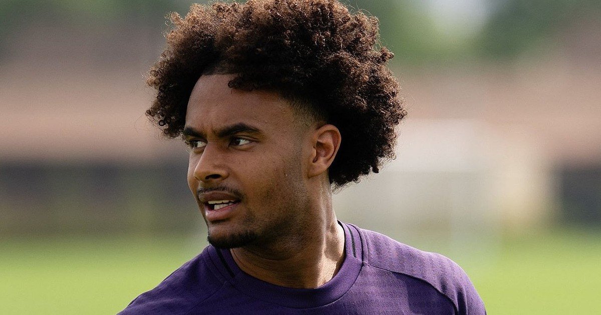 PSV Eindhoven quer Joshua Zirkzee por empréstimo e pressiona o Manchester United