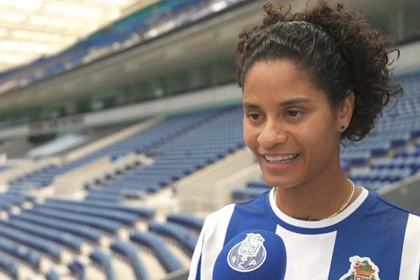 Futebolista encerra carreira dois meses após sua apresentação no FC Porto: 'Hoje me despeço do grande amor da minha vida'