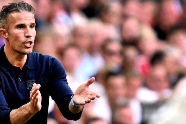 Van Persie antevê 'duas equipas a querer ganhar' no Braga-Feyenoord