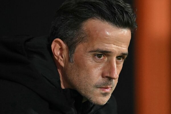 Marco Silva e Vítor Pereira avançam na Taça da Liga Inglesa Marco Silva e Vítor Pereira avançam na Taça da Liga Inglesa