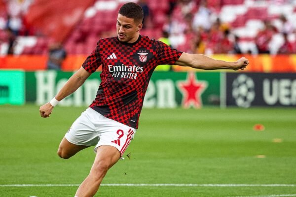 Sudakov e Barrenechea lamentam a derrota do Benfica frente ao Qarabag Sudakov e Barrenechea lamentam a derrota do Benfica frente ao Qarabag