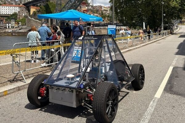 Aveiro apresenta primeiras demonstrações de veículos autónomos com conectividade 5G Aveiro apresenta primeiras demonstrações de veículos autónomos com conectividade 5G
