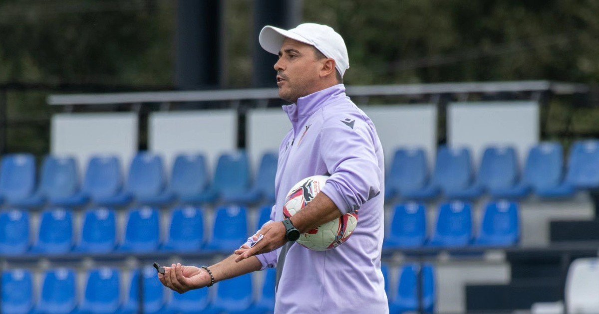 Pedro Russiano deixa o comando do Penafiel