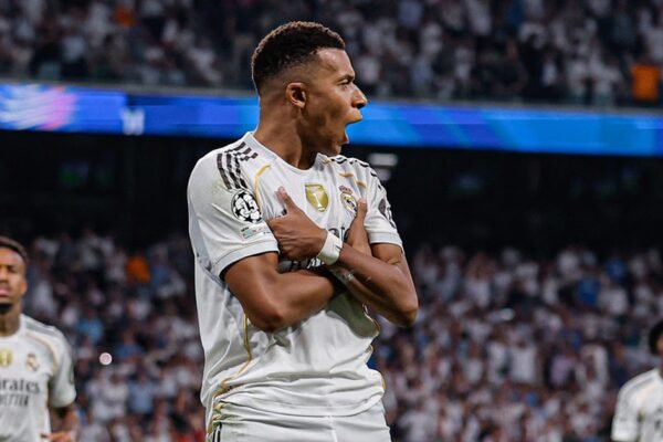 Mbappé brilha em dose dupla e garante vitória do Real Madrid sobre o Marseille Mbappé brilha em dose dupla e garante vitória do Real Madrid sobre o Marseille