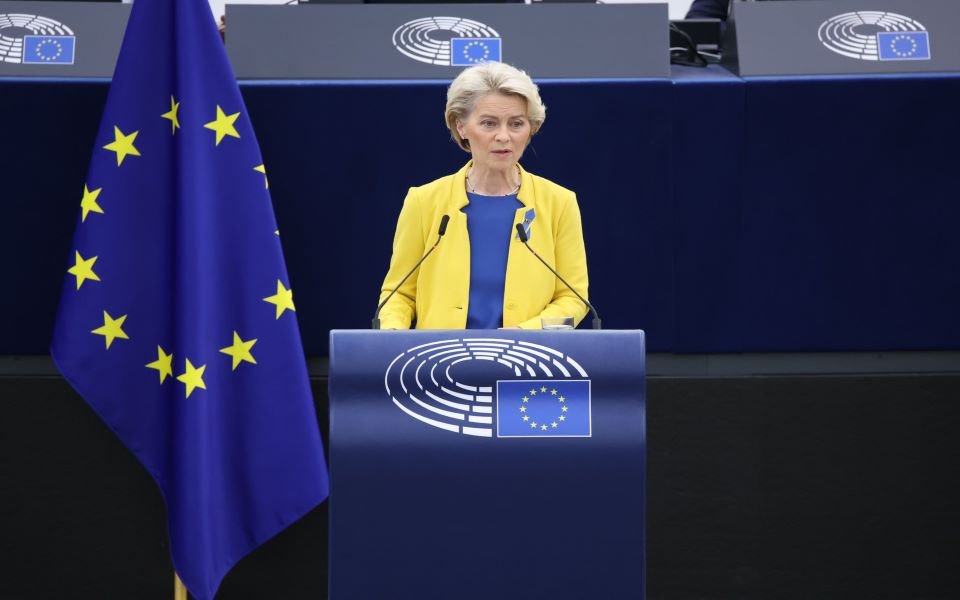 Ursula von der Leyen lamenta morte em acidente com elevador da Glória em Lisboa