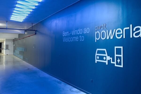 Powerdot investe 500 mil euros em hub de inovação no Porto para testar soluções de carregamento de veículos elétricos Powerdot investe 500 mil euros em hub de inovação no Porto para testar soluções de carregamento de veículos elétricos