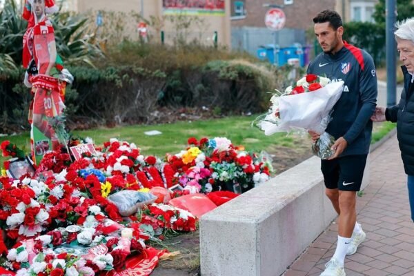 Atlético de Madrid presta homenagem a Diogo Jota em Anfield Atlético de Madrid presta homenagem a Diogo Jota em Anfield