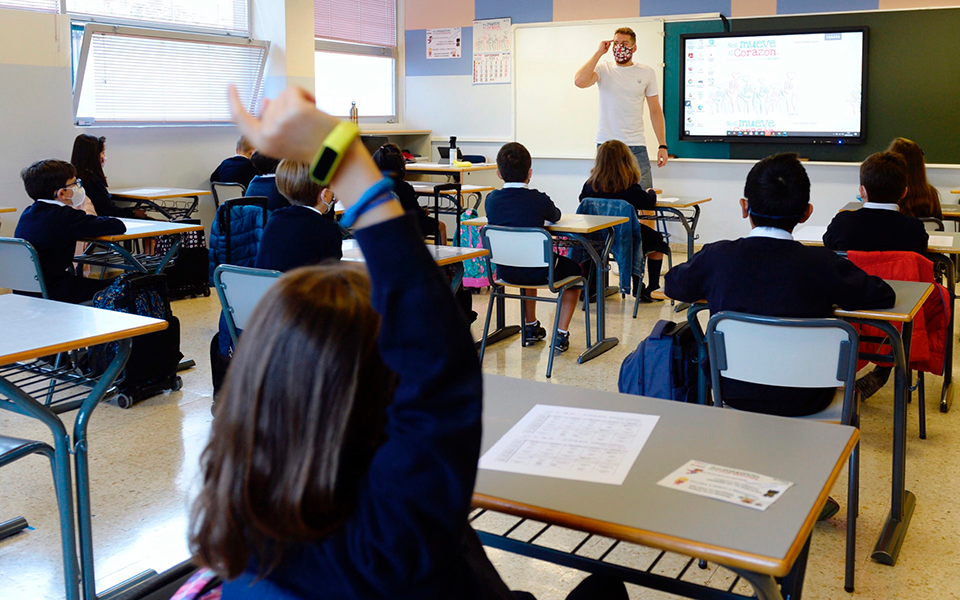 Cursos de professores atraem três vezes mais alunos que vagas disponíveis