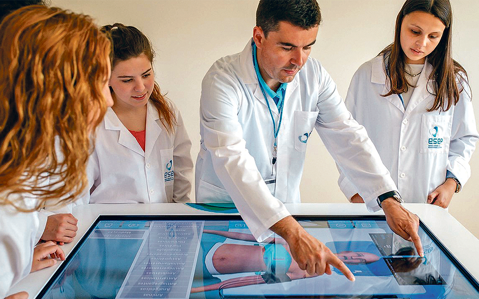 Três Alunos de Medicina no Porto Com Média de 19,38