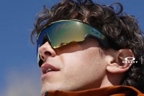 Novos Óculos Meta Ray-Ban: Ecrã de Informações e Pulseira de Reconhecimento de Gestos Novos Óculos Meta Ray-Ban: Ecrã de Informações e Pulseira de Reconhecimento de Gestos