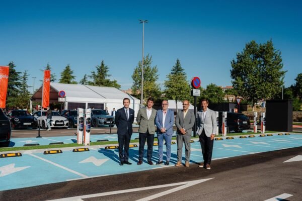 Galp e BMW Group inauguram no Intu Xanadú o maior parque de recarga de carros elétricos da Ibéria Galp e BMW Group inauguram o maior parque de recarga de carros elétricos da Ibéria no Intu Xanadú