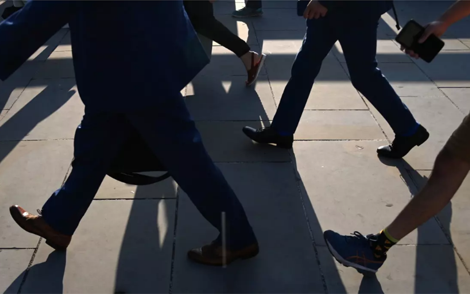 Queda de 26,7% no número de trabalhadores em 'lay-off' em atrássto, totalizando 4.718