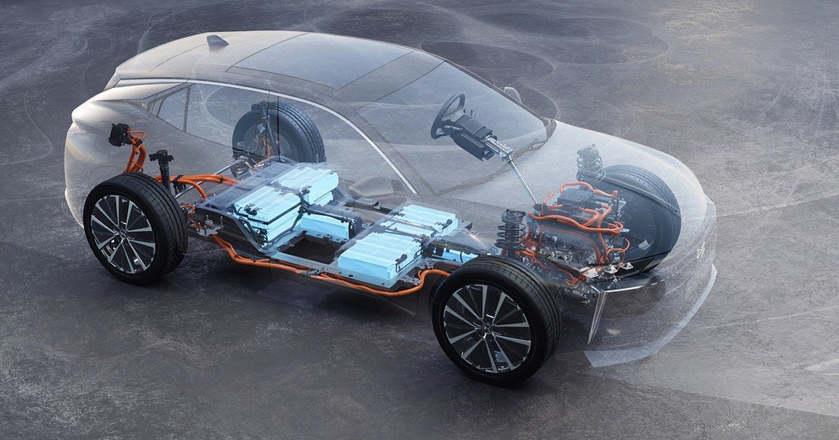 DS Nº4 chega a Portugal com três opções de motorização eletrificada