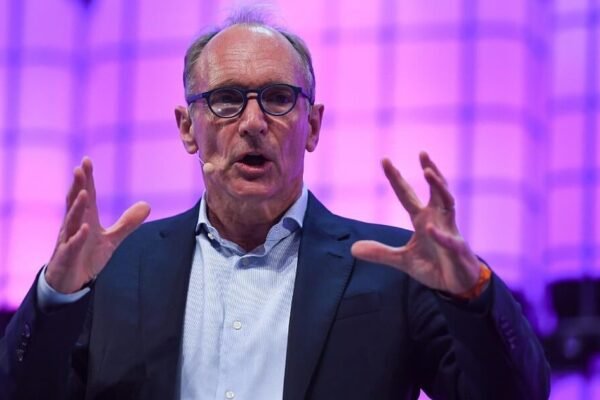 Ainda vale a pena lutar por uma Internet livre? O "Pai" da World Wide Web acredita que sim.