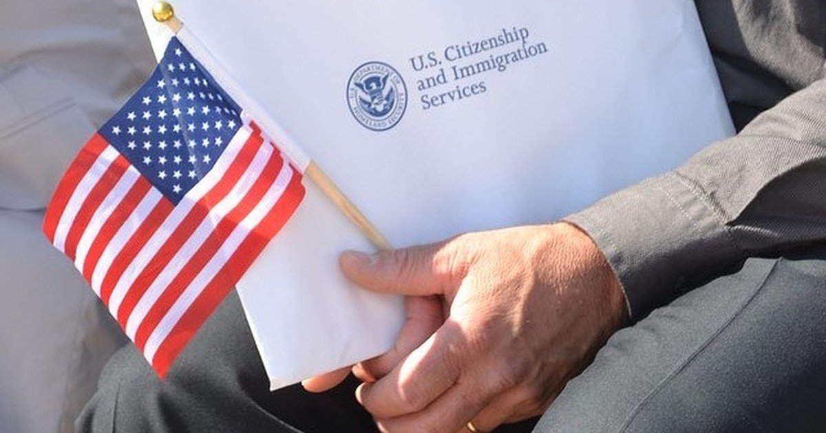 Apple cede à pressão da Administração Trump e remove apps que informam sobre operações de imigração