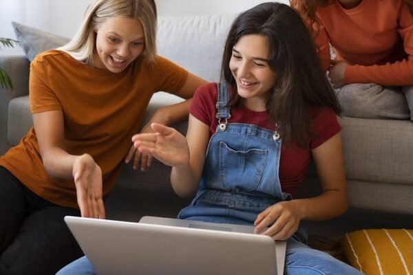 40% dos jovens europeus utilizam IA diariamente para estudar, criar e descobrir novos interesses 40% dos jovens europeus utilizam IA diariamente para estudar, criar e descobrir novos interesses