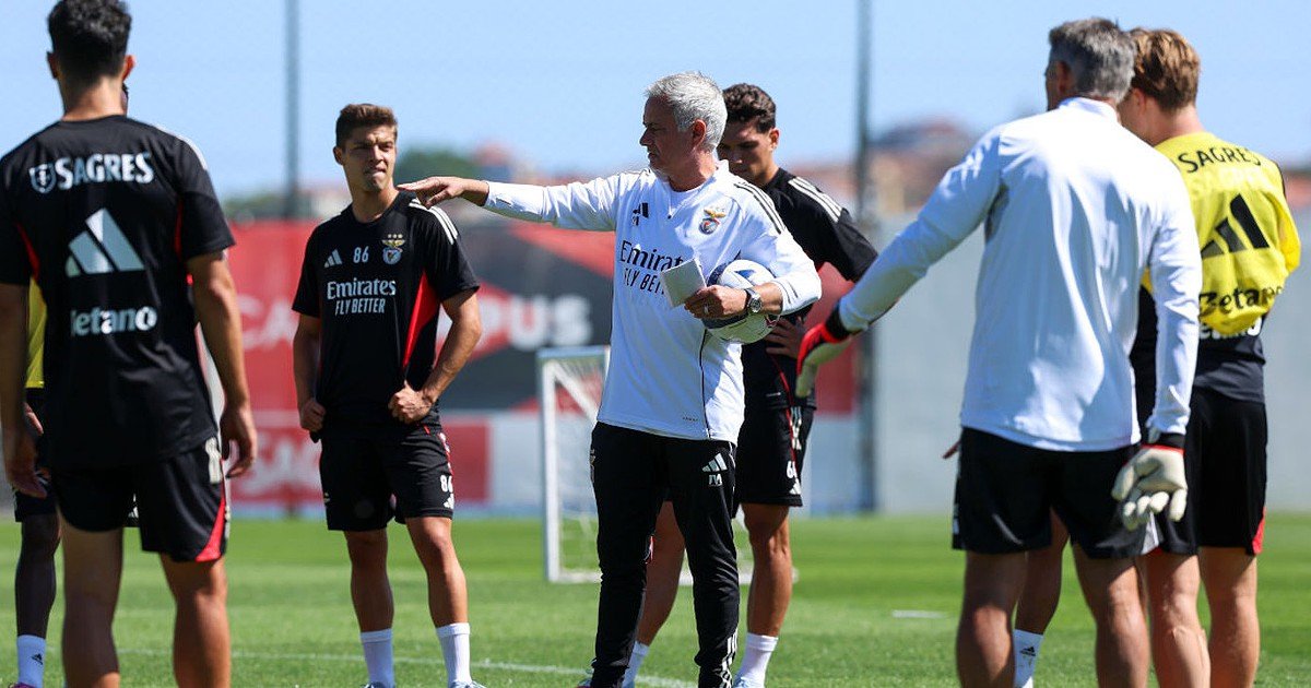 Benfica abre treino de terça-feira à imprensa antes da viagem a Chaves
