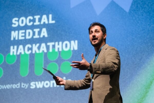 Futuro das Redes Sociais: Debate sobre Hacks de IA no Social Media Hackathon
