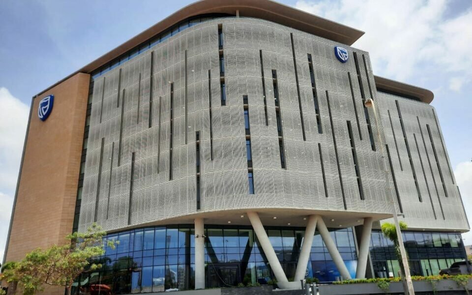 Standard Bank Angola firma acordo de correspondência com J.P. Morgan