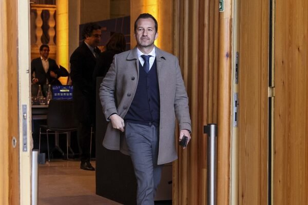 Frederico Varandas Responde ao Rival: ‘Compreendemos o Momento Sensível do Benfica, Mas Existem Limites’ Frederico Varandas Responde ao Rival: 'Compreendemos o Momento Sensível do Benfica, Mas Existem Limites'