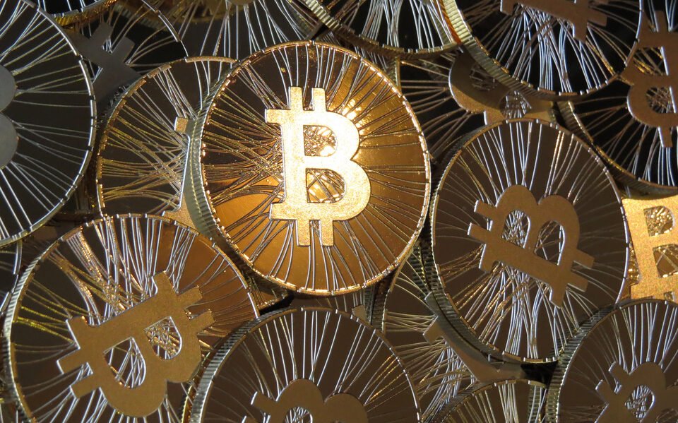 Bitcoin e Criptoativos Caem com Novas Tarifas de Trump à China