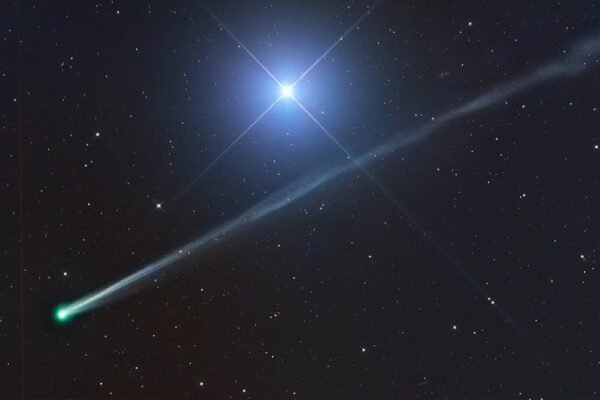 Dois cometas se aproximam da Terra esta semana para um “espetáculo” no céu Cometa C/2025 R2 SWAN