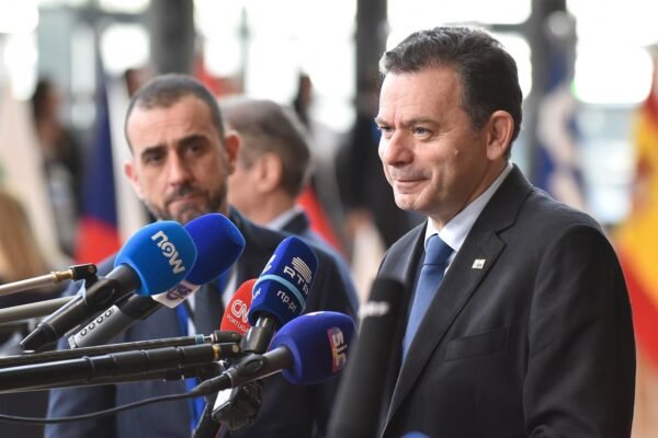 A oposição de Portugal questiona Montenegro pela sua demora em responder à Procuradoria sobre os negócios da sua família A oposição de Portugal questiona Montenegro pela sua demora em responder à Procuradoria sobre os negócios da sua família