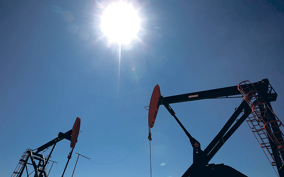 Cotação do Brent para dezembro estagna em 65,45 dólares