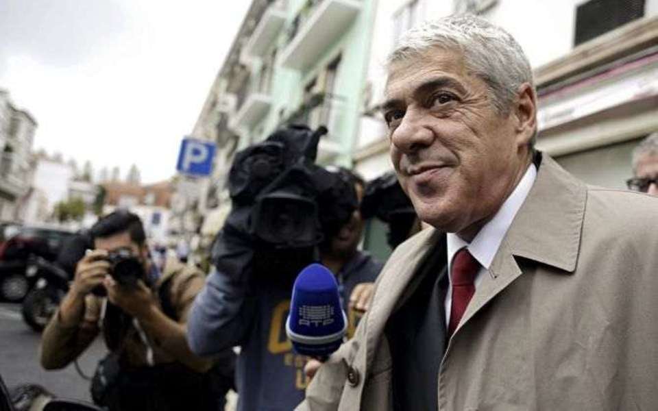Empréstimos Simultâneos de Sócrates na Caixa para Cobrir Despesas