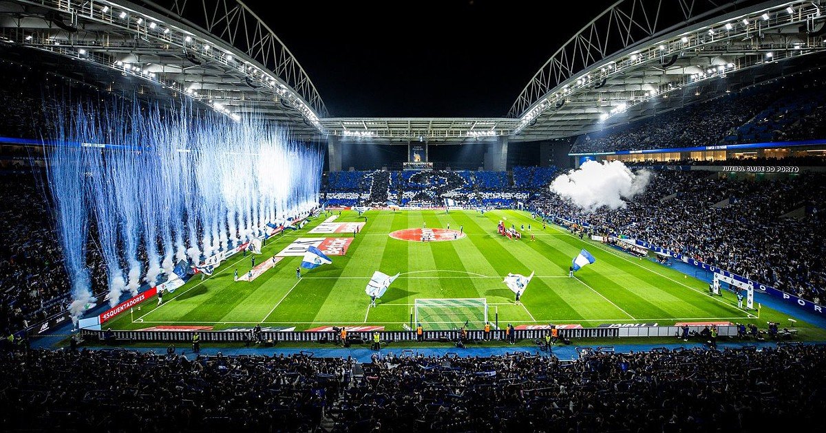 Bomba de Samu e desvio de Mora garantem festa do Dragão! FC Porto lidera ao intervalo (1-0)
