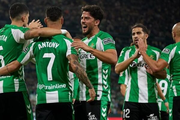 Show de Antony e Betis alcança o quinto lugar na Espanha