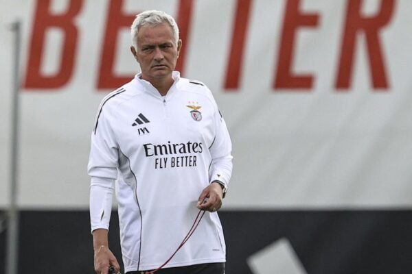 Onzes Confirmados para Benfica-Casa Pia: Mourinho em Ação