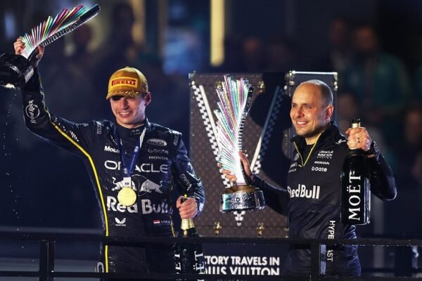 Verstappen triunfa em Las Vegas: vitória sobre Norris e Russell em mais um GP