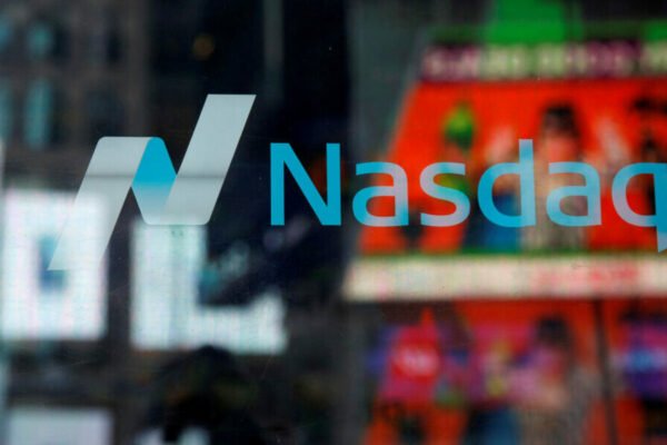 Nasdaq sobe impulsionado por tecnologias após acordo entre OpenAI e Amazon