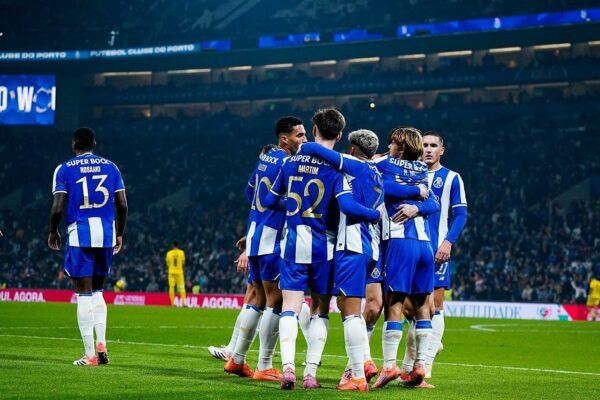 FC Porto 3-0 Sintrense: Mora Mágico em um Dragão Alérgico a Surpresas