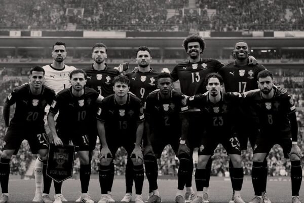 Portugal ao Intervalo: Cinco Golos e Noite Mágica de João Neves rumo ao Mundial