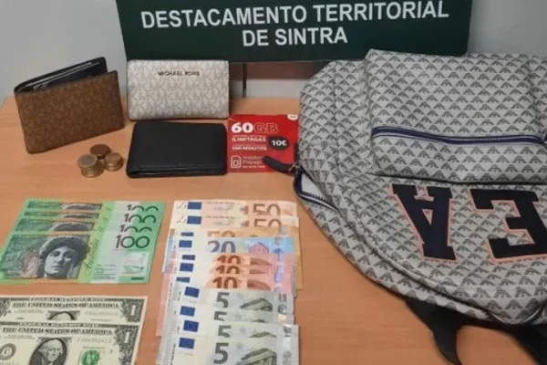 Quatro Detidos em Flagrante por Furtos a Turistas em Sintra