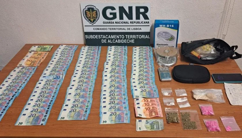 Homem Detido em Flagrante por Tráfico de Drogas em Sintra