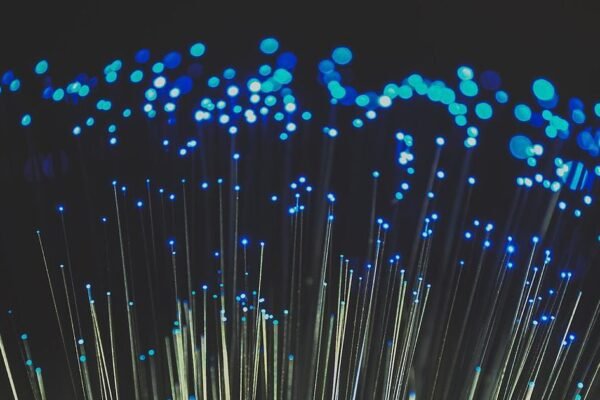 Agência Estatal Japonesa e ISCTE Unem Forças para Testar Nova Geração de Fibras Ópticas no Metro de Lisboa