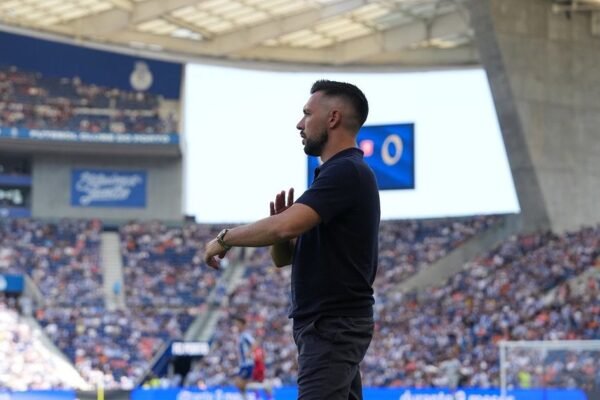 Farioli Escala Rodrigo Mora Como Titular nos Dragões: Os Onzes Iniciais de FC Porto e SC Braga