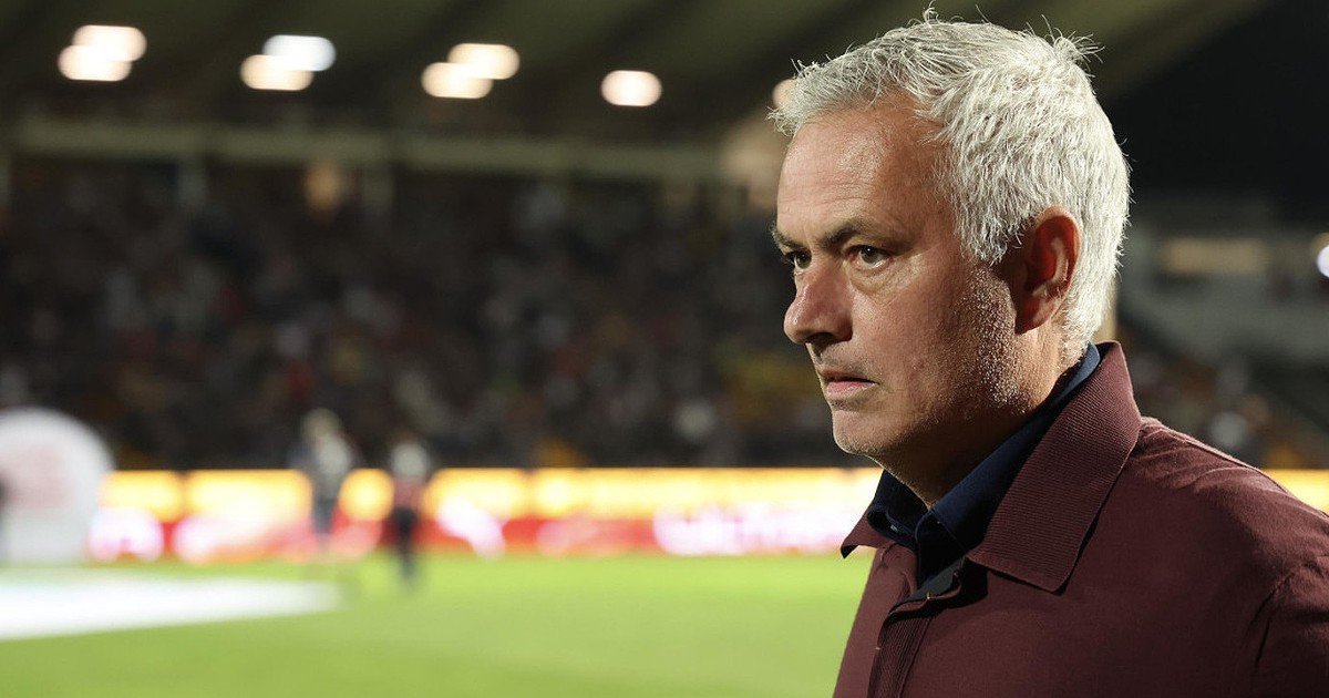 Mourinho critica arbitragem após empate com o Casa Pia: 'Culpa nossa, culpa do árbitro, culpa do VAR… e ao dizer erro estou a ser simpático'