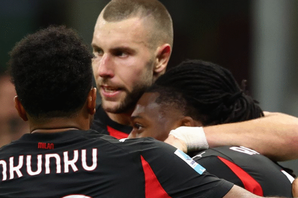 Milão vence Roma com assistência de Rafael Leão; Dybala falha pênalti