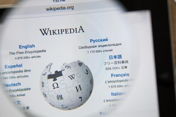 Impacto da IA dos Motores de Busca e Redes Sociais na Utilização da Wikipedia