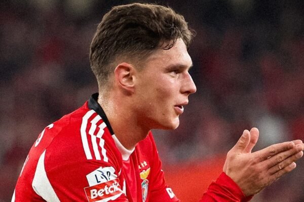 Benfica Vence Casa Pia ao Intervalo: Veja o Golo de Sudakov