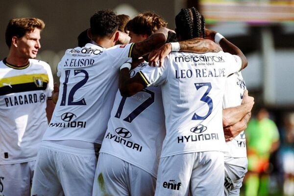 Famalicão elimina Estoril na Taça em confronto entre equipas da I Liga