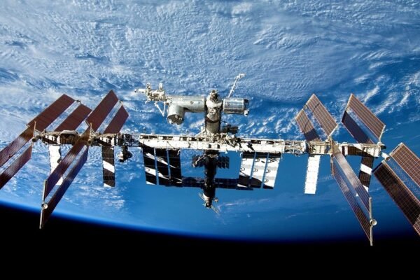 Adeus Coreografado: Rumo à Estação Espacial Internacional