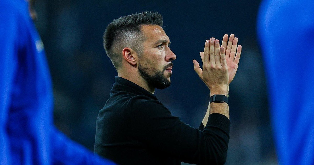 Froholdt reconhece falha no gol, Farioli elogia controle e atualiza sobre lesão de Bednarek