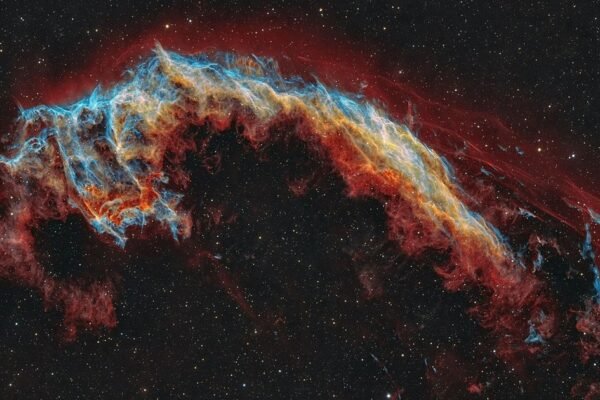 Visões Fantasmagóricas nas Paisagens Espaciais de Outubro