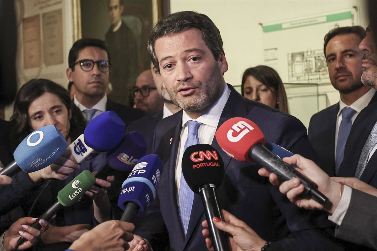 A Fiscalia portuguesa investiga os cartazes eleitorais da ultradireita contra minorias raciais