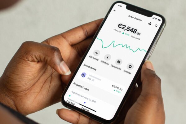 Revolut anuncia parceria global com a plataforma de viagens Booking para pagamentos
